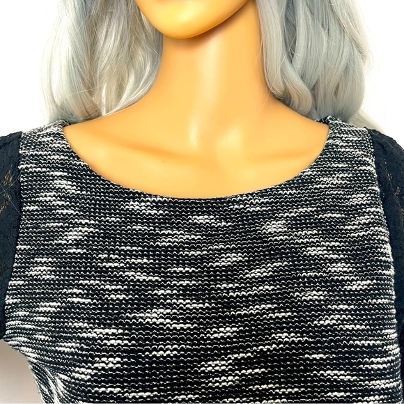 Anthropologie Postage Stamp Tunic Sweater – Lace Sleeves & Pockets – Small - Picture 2 of 11